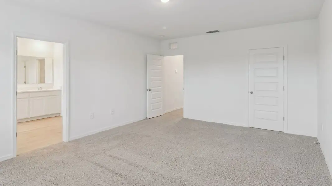 Representative unfurnished interior of a home built from the Coral by D.R. Horton in Hawthorne Ranch, Lakeland (Image 37).