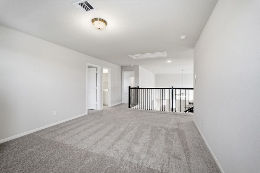 Spacious, unfurnished interior of a new home in Pearlbrook, Texas City (Image 20).