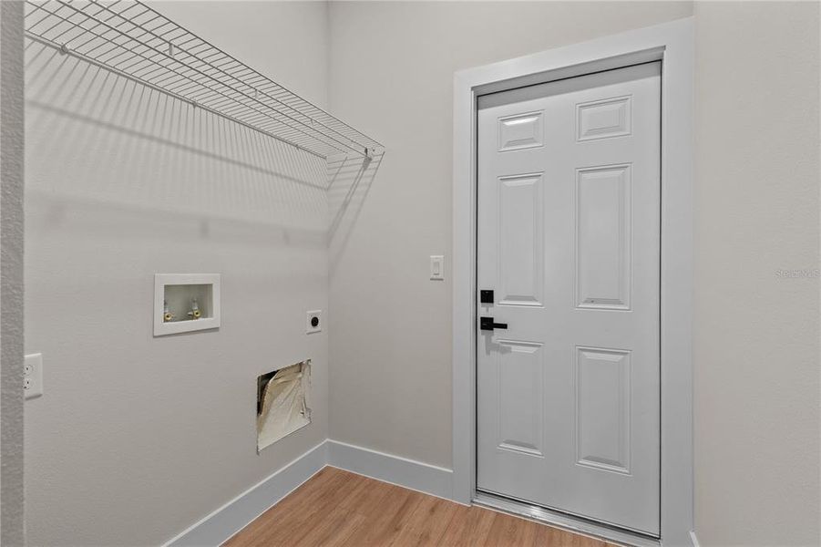 Spacious, unfurnished interior of a new home in , Orlando (Image 18).