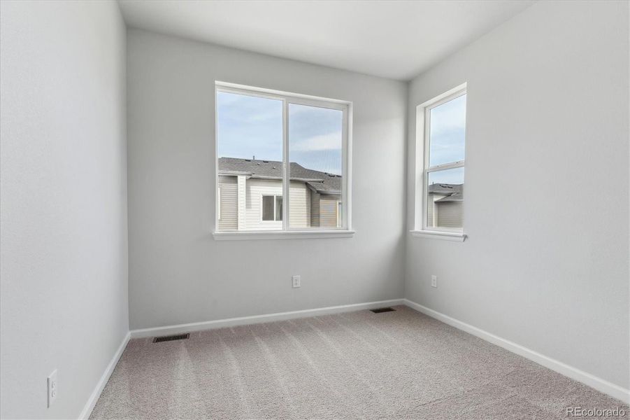 Spacious, unfurnished interior of a new home in Townhome Collection at Grand Vue at Interlocken, Broomfield (Image 12).