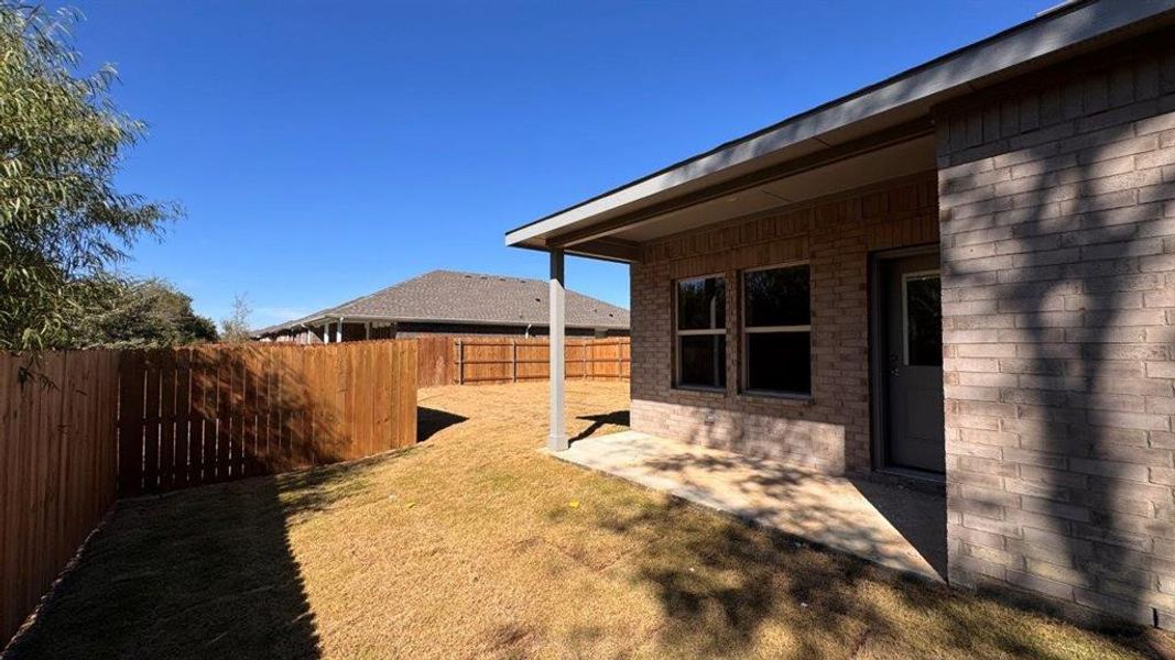 Exterior details and patio area of a home in Meadowbrook Estates, Cleburne (Image 3).