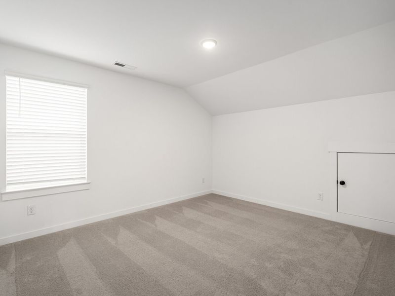 Spacious, unfurnished interior of a new home in Carellton, Gallatin (Image 44).
