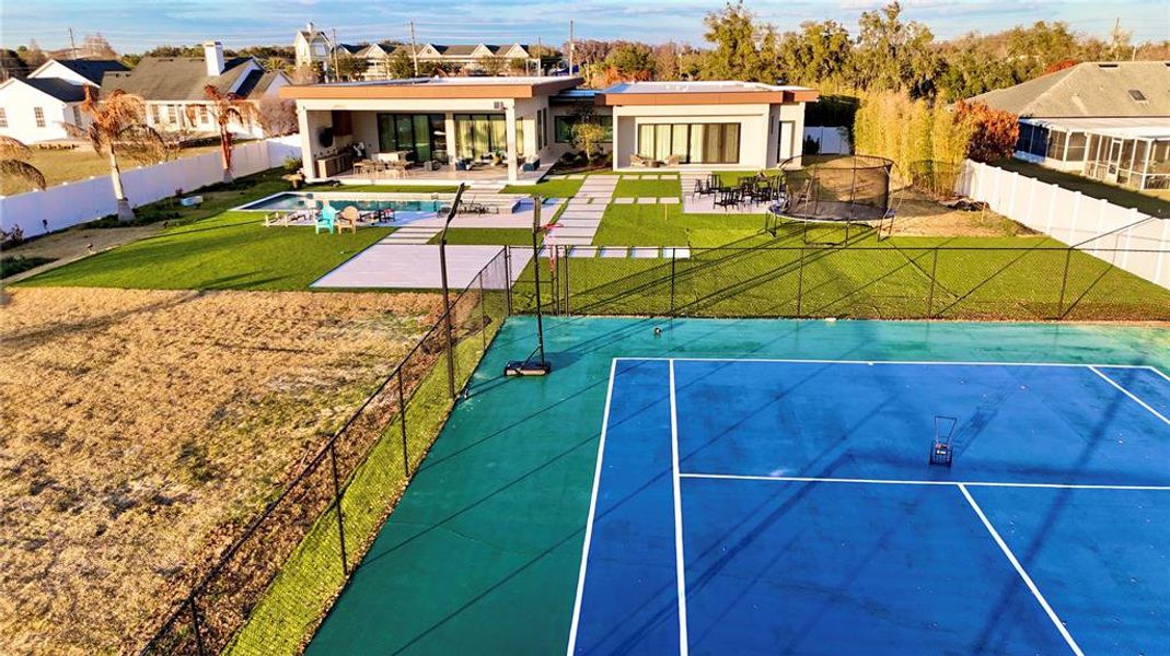 Community amenities in , Windermere (Image 62).