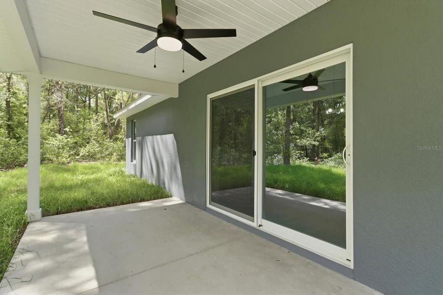 Exterior details and patio area of a home in , Dunnellon (Image 22).