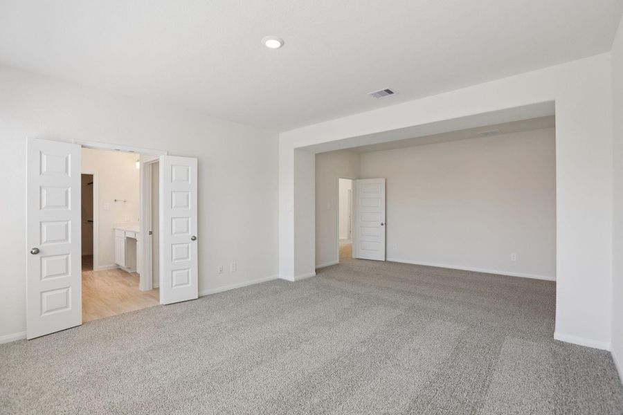 Spacious, unfurnished interior of a new home in Kemah Crossing - Luxe Series, Kemah (Image 24). Spacious, unfurnished interior of a new home in Kemah Crossing - Luxe Series, Kemah (Image 24).