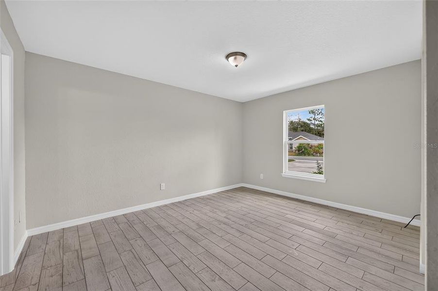 Spacious, unfurnished interior of a new home in , Ocala (Image 27).