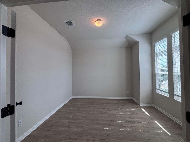 Spacious, unfurnished interior of a new home in The Colony 50s, Cedar Creek (Image 13).