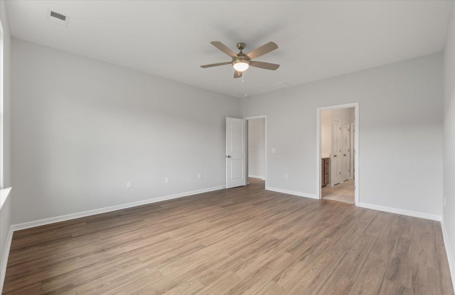 Spacious, unfurnished interior of a new home in Oakley Pointe, Moncks Corner (Image 15).