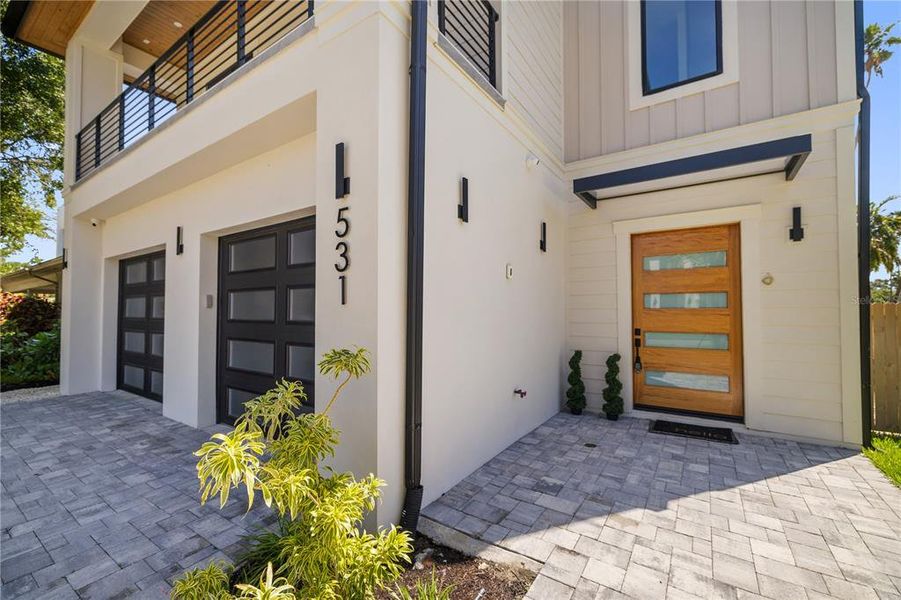 Exterior details and patio area of a home in , Tampa (Image 3).