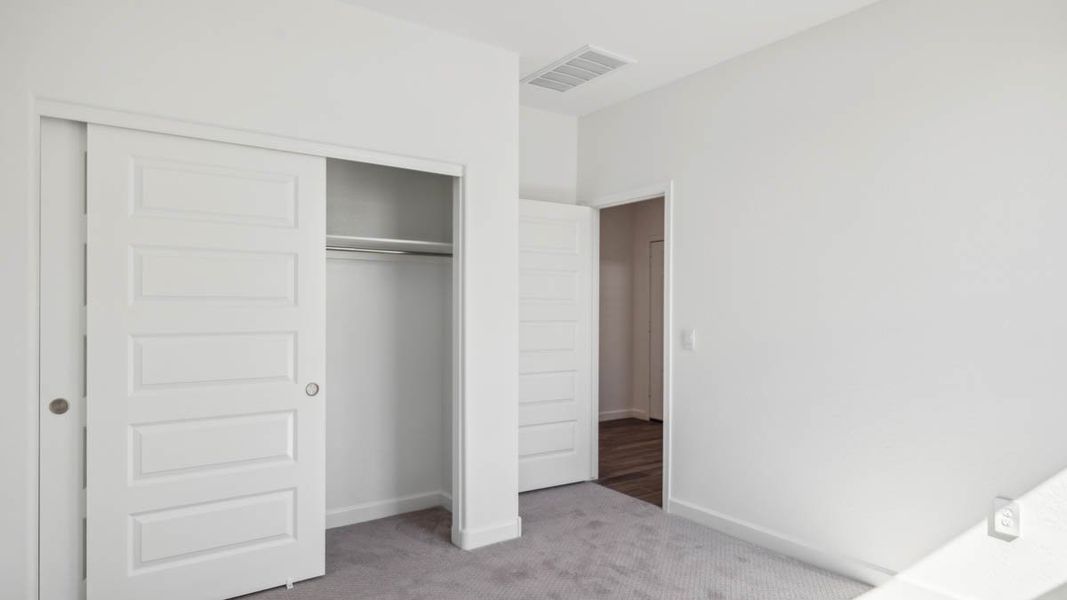 Spacious, unfurnished interior of a new home in Entrada Del Oro, Gold Canyon (Image 20). Spacious, unfurnished interior of a new home in Entrada Del Oro, Gold Canyon (Image 20).