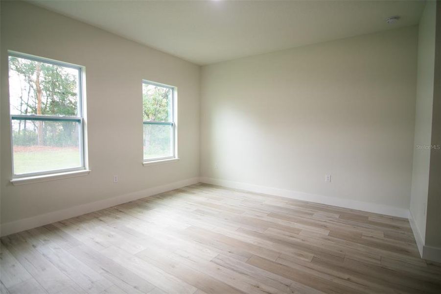 Spacious, unfurnished interior of a new home in , Ocala (Image 15).