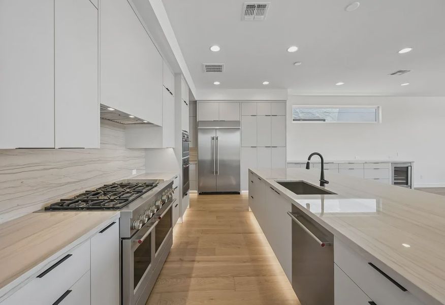 Kitchen - 8 of 19