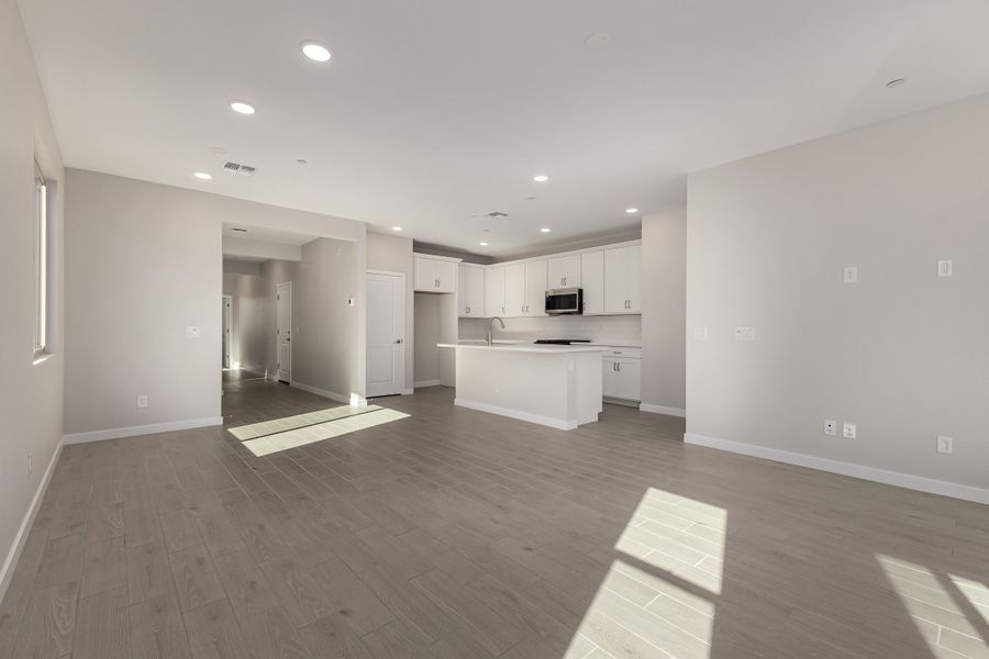 Spacious, unfurnished interior of a new home in Mira Vista at Victory, Buckeye (Image 8).