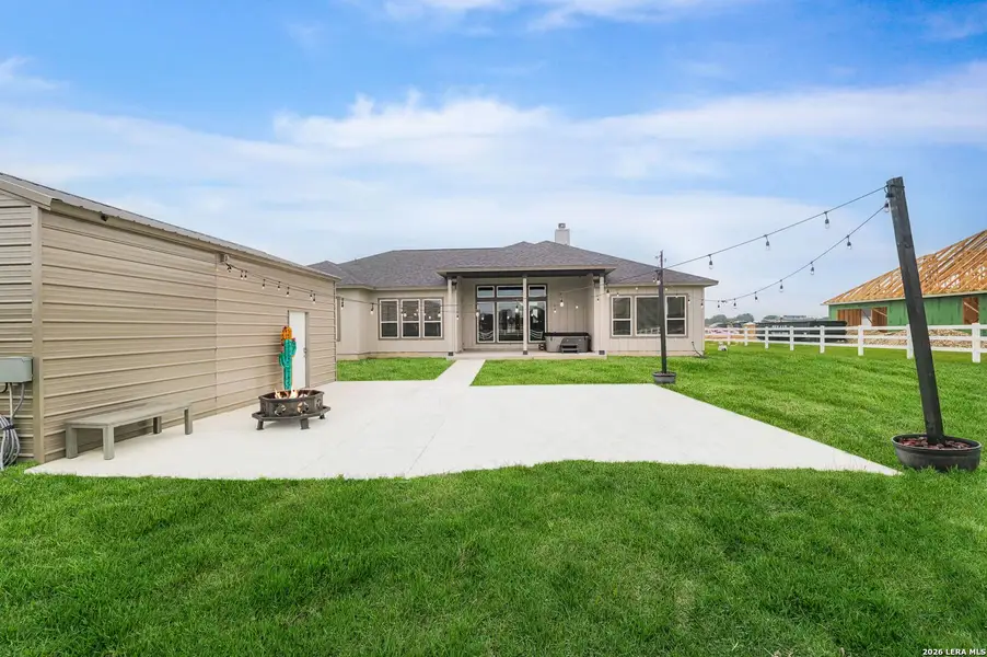 Exterior details and patio area of a home in Pradera Ridge, Floresville (Image 29).