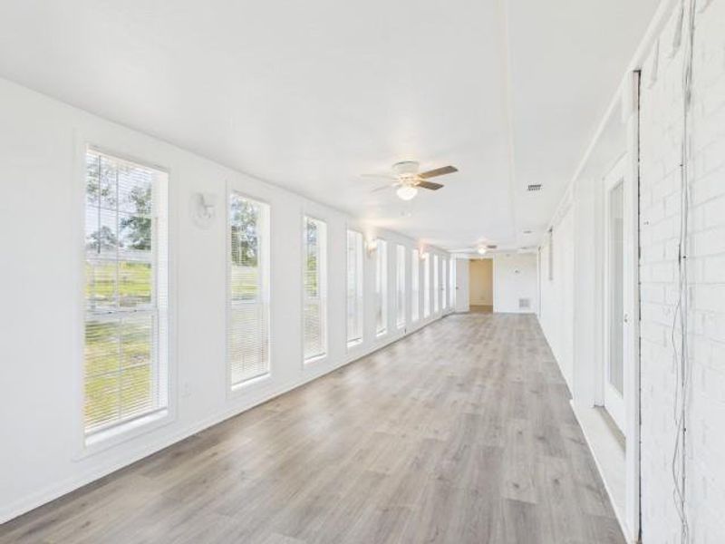 Spacious, unfurnished interior of a new home in , Athens (Image 28).