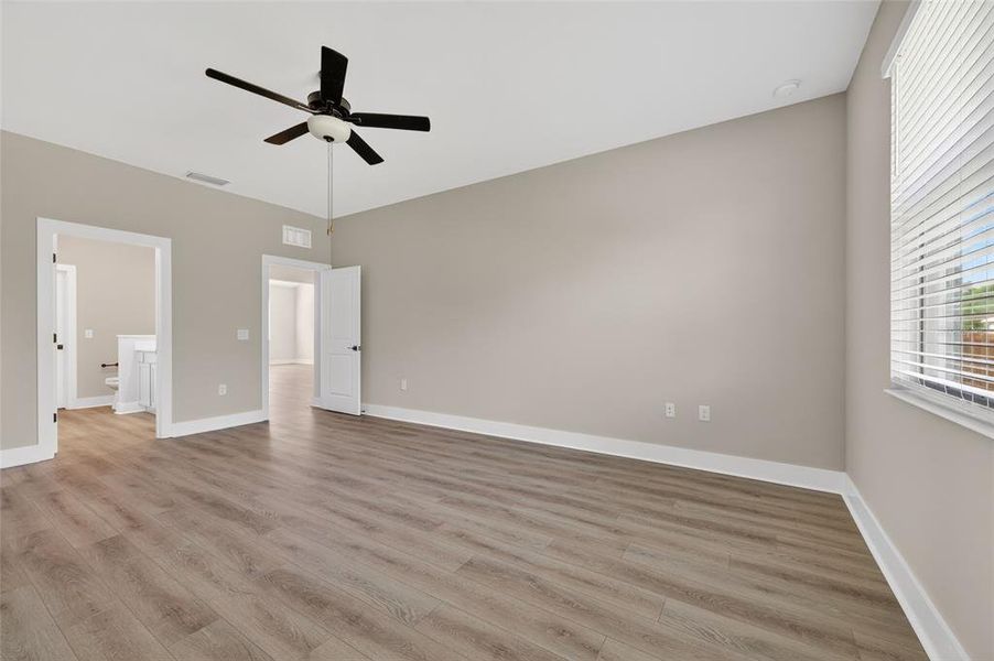 Spacious, unfurnished interior of a new home in , Port Charlotte (Image 29).