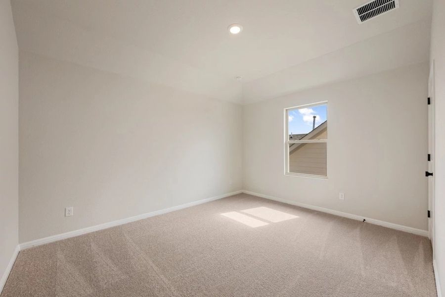 Spacious, unfurnished interior of a new home in Berry Creek Highlands, Georgetown (Image 45).