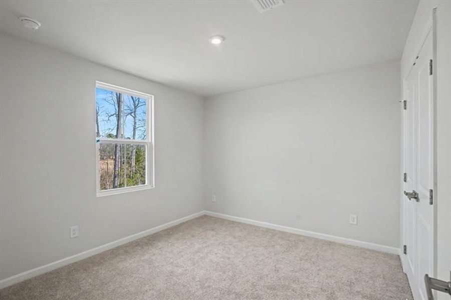 Spacious, unfurnished interior of a new home in Sterling Oaks, Ash (Image 15).