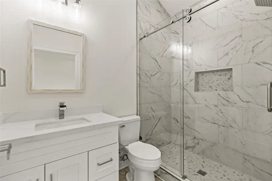 Furnished interior view inside a new home in , Freeport (Image 8).