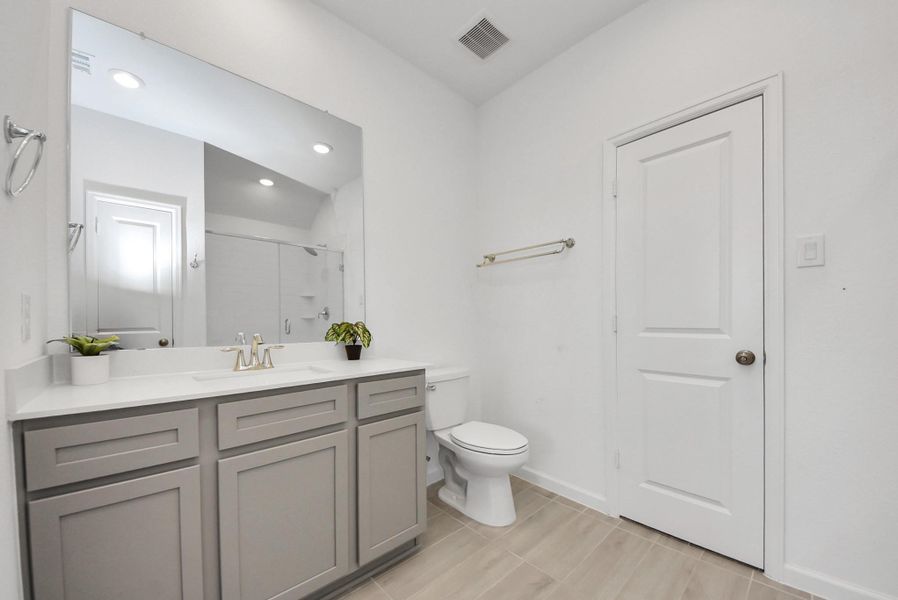 Furnished interior view inside a new home in Cross Creek Ranch, Fulshear (Image 28).