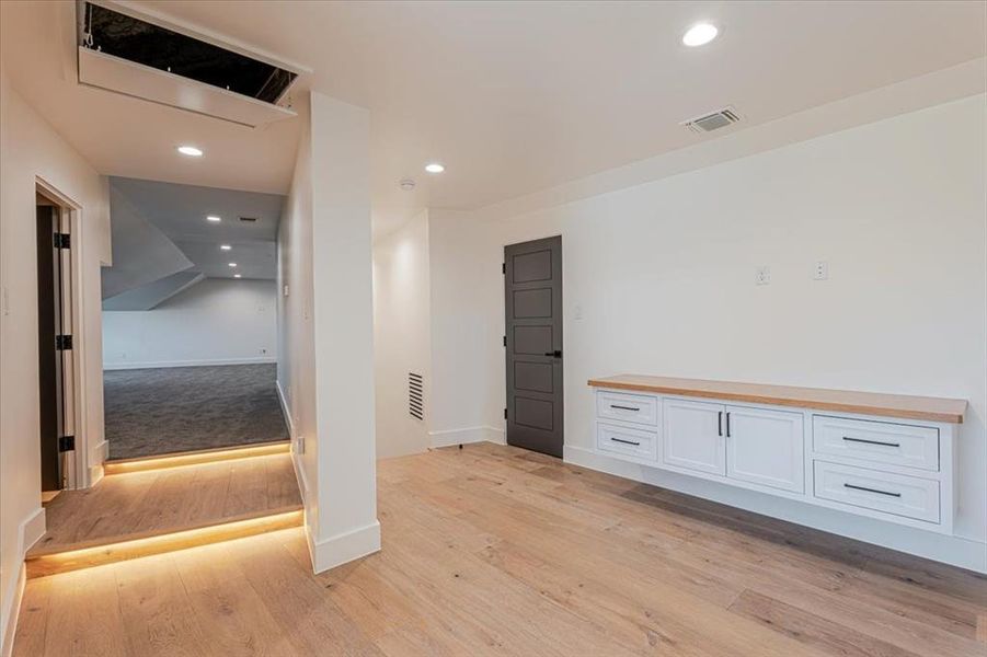 Spacious, unfurnished interior of a new home in , Graford (Image 16).