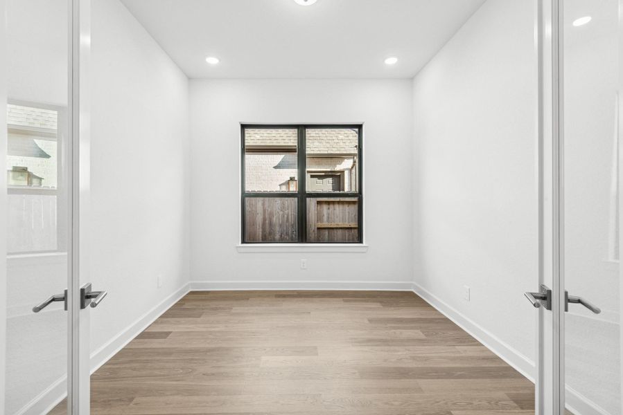 Spacious, unfurnished interior of a new home in ARTAVIA - Parkview Collection, Conroe (Image 32).