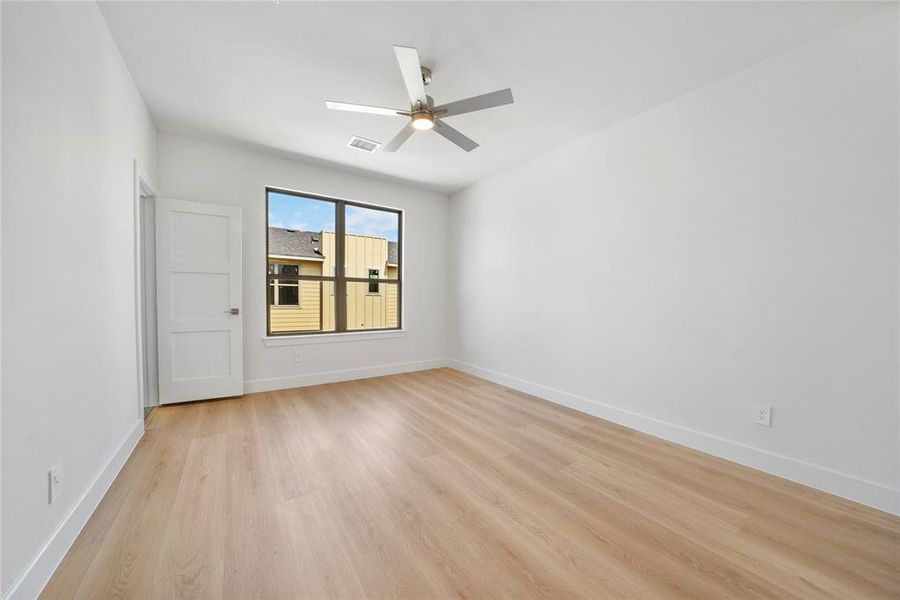 Spacious, unfurnished interior of a new home in , Farmers Branch (Image 29).