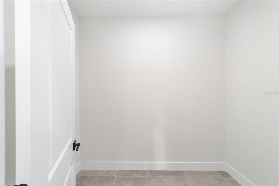 Spacious, unfurnished interior of a new home in , Ocala (Image 35).
