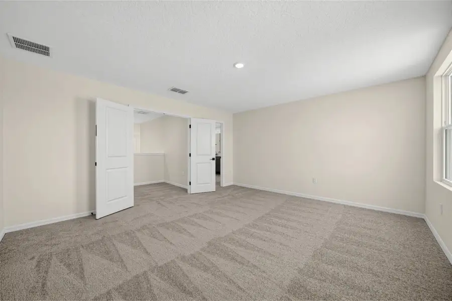 Spacious, unfurnished interior of a new home in Trailside, Mount Dora (Image 23).