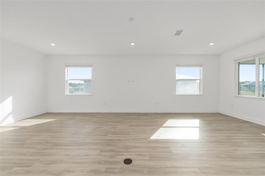Spacious, unfurnished interior of a new home in , Ocala (Image 34).