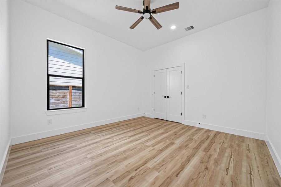 Spacious, unfurnished interior of a new home in , Conroe (Image 35).
