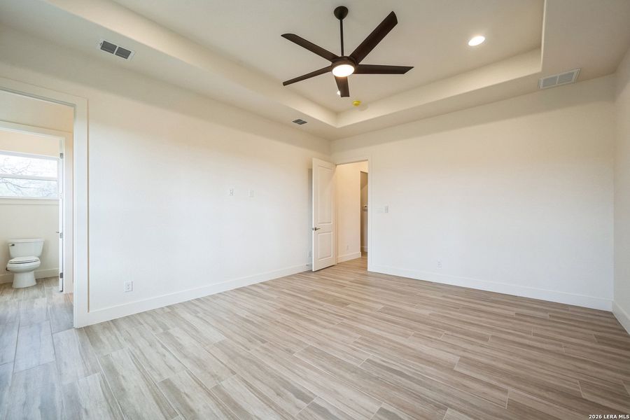 Spacious, unfurnished interior of a new home in , Floresville (Image 26).