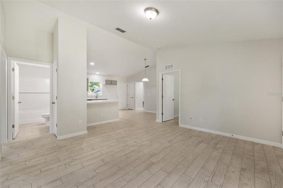 Spacious, unfurnished interior of a new home in , Ocala (Image 13).