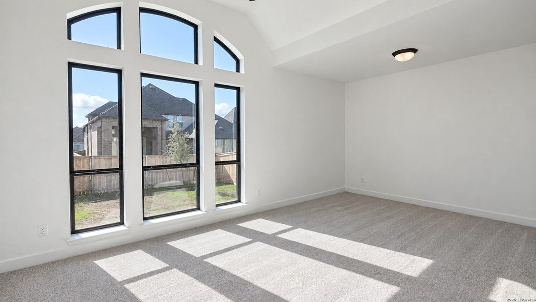 Spacious, unfurnished interior of a new home in Mayfair, New Braunfels (Image 24).