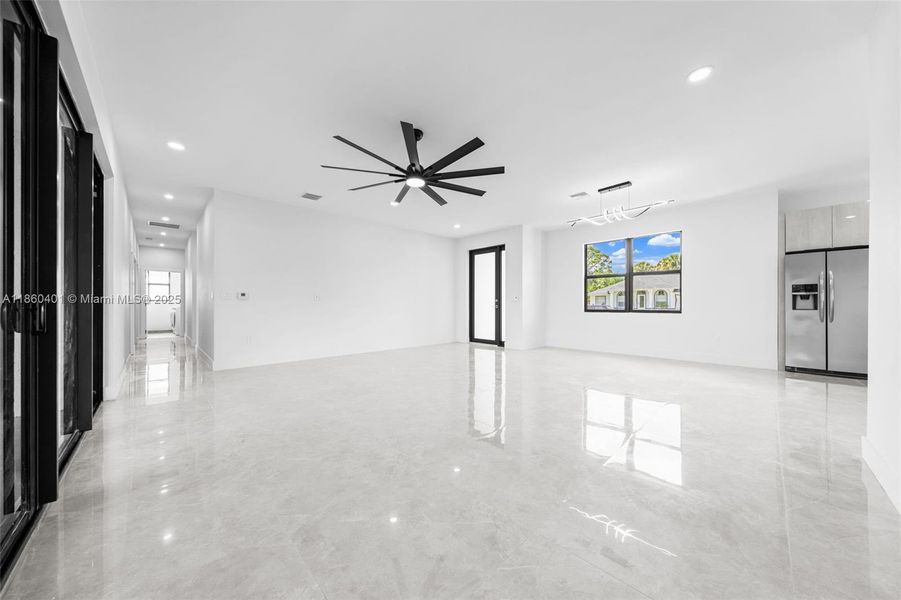 Spacious, unfurnished interior of a new home in , Palm Bay (Image 22).