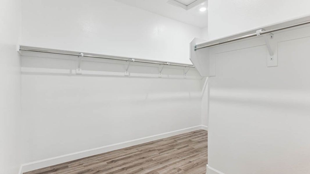 Spacious, unfurnished interior of a new home in Quail Ranch, San Tan Valley (Image 21).