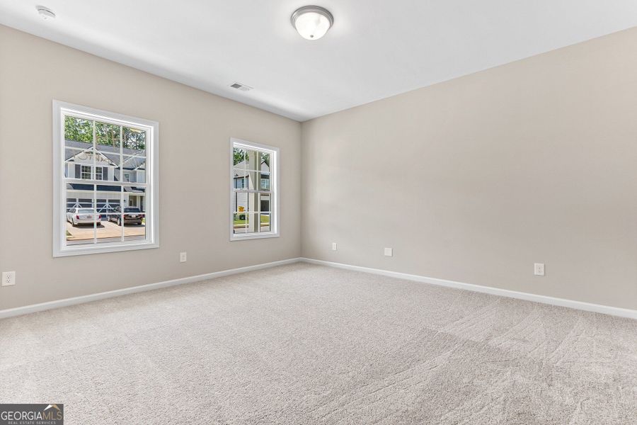 Spacious, unfurnished interior of a new home in Juliette Crossing, Forsyth (Image 67).