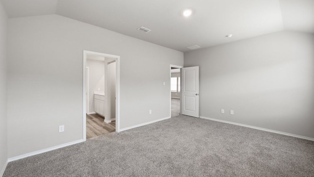 Spacious, unfurnished interior of a new home in Legado, Cleburne (Image 26).