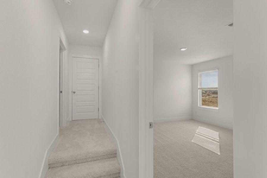 Spacious, unfurnished interior of a new home in Highland Village, Georgetown (Image 13).