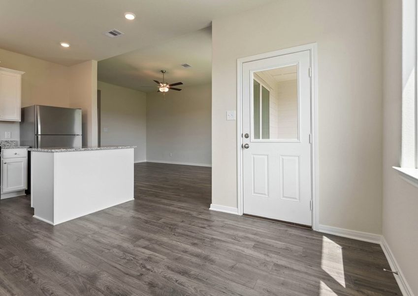 Kitchen and dining room perfect for hosting