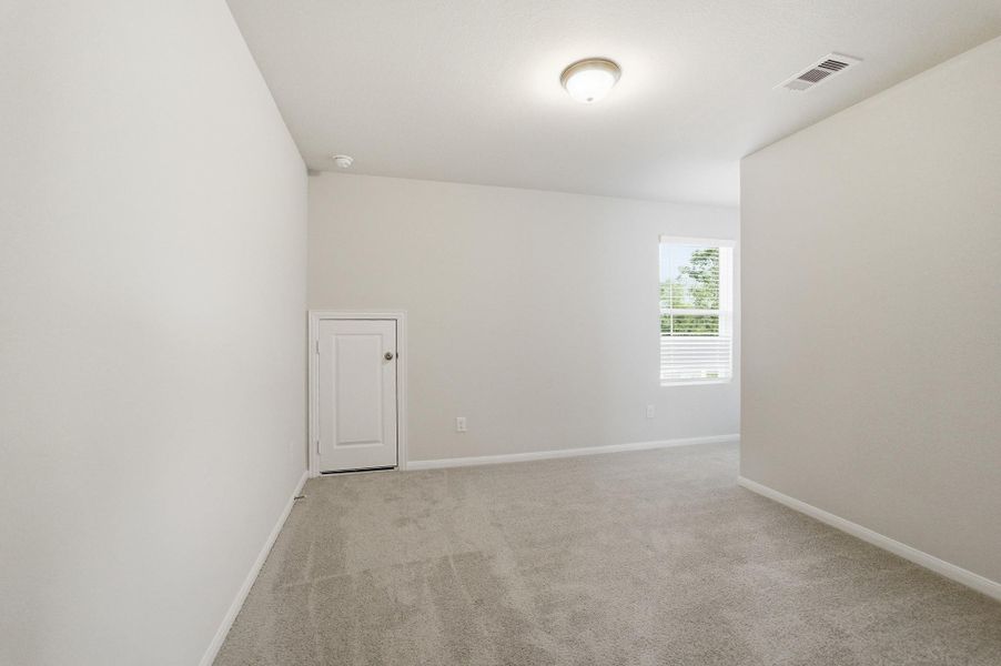 Spacious, unfurnished interior of a new home in The Pines at Seven Coves, Willis (Image 21).