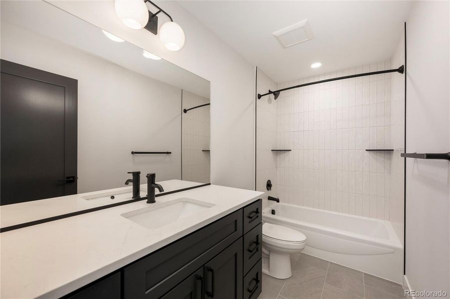 DIFFERENT UNIT // SAME FLOOR PLAN