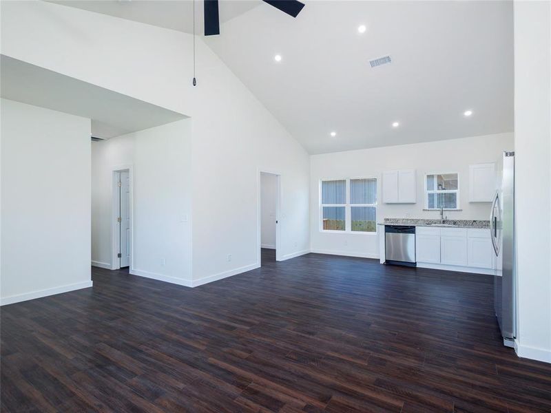 Spacious, unfurnished interior of a new home in , Brownwood (Image 18).