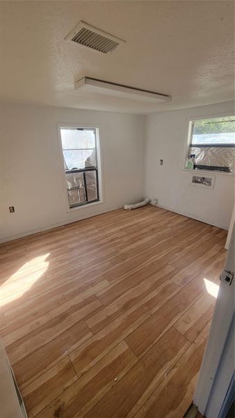 Spacious, unfurnished interior of a new home in , Vidor (Image 9).