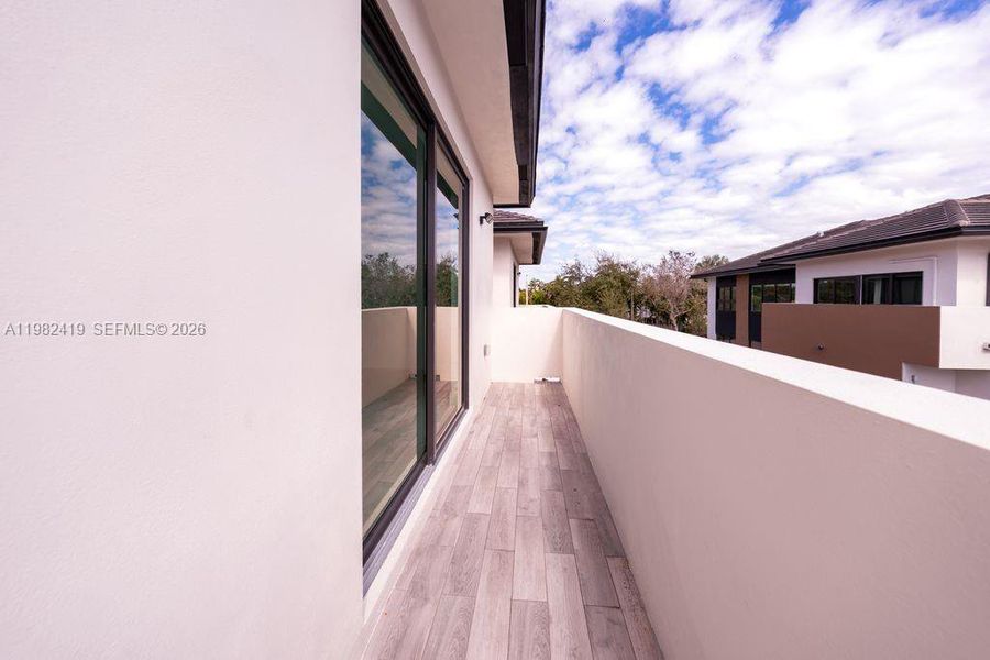 Exterior details and patio area of a home in , Miami (Image 25).