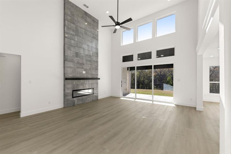 Spacious, unfurnished interior of a new home in Valencia on The Lake, Little Elm (Image 23).