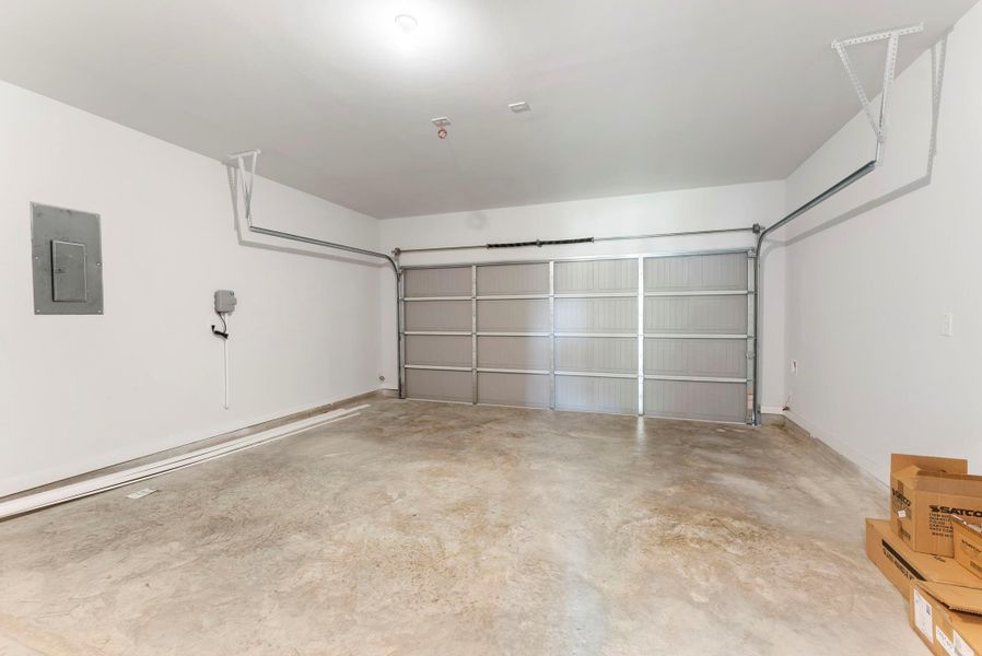 Spacious, unfurnished interior of a new home in Spring Lake, Huntsville (Image 16). Spacious, unfurnished interior of a new home in Spring Lake, Huntsville (Image 16).