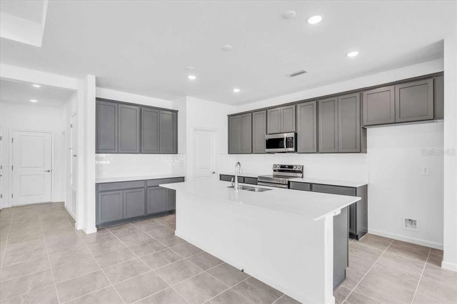 Furnished interior view inside a new home in , Venice (Image 7).