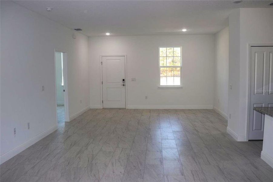 Spacious, unfurnished interior of a new home in , Citrus Springs (Image 19).