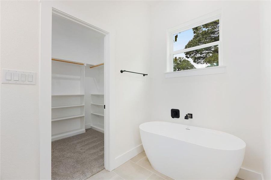 Furnished interior view inside a new home in , Kennedale (Image 10).